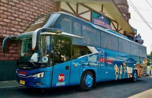 Bus Bagong Biru Pariwisata